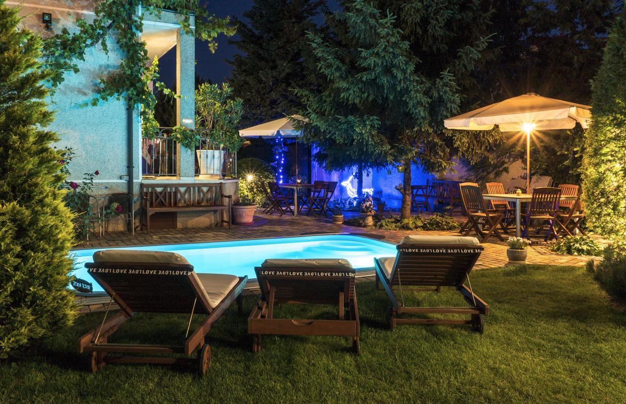 Guest House Butterfly Wing Odessa Ngoại thất bức ảnh