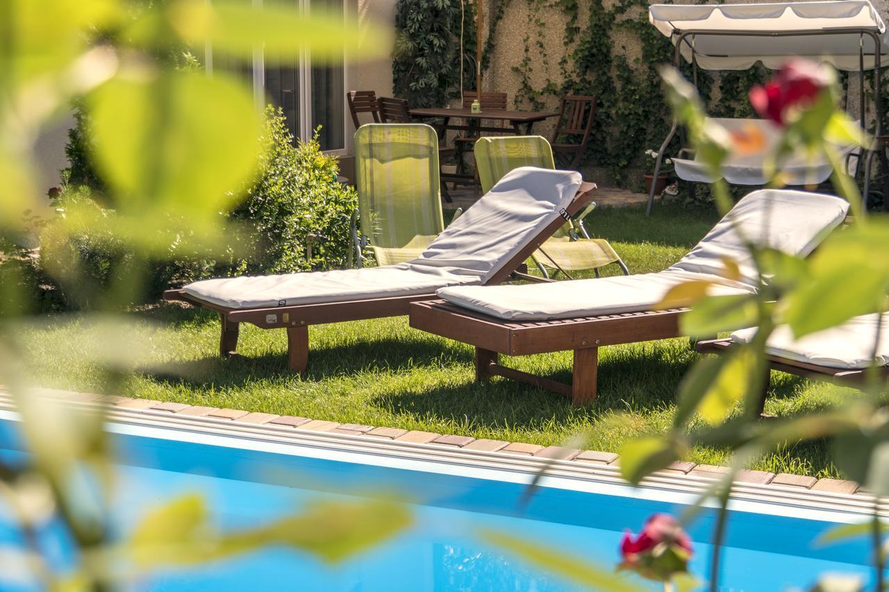 Guest House Butterfly Wing Odessa Ngoại thất bức ảnh
