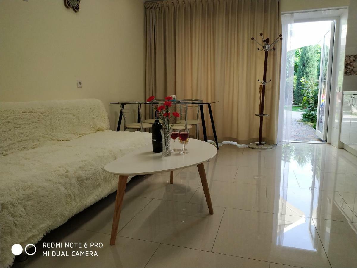 Guest House Butterfly Wing Odessa Ngoại thất bức ảnh