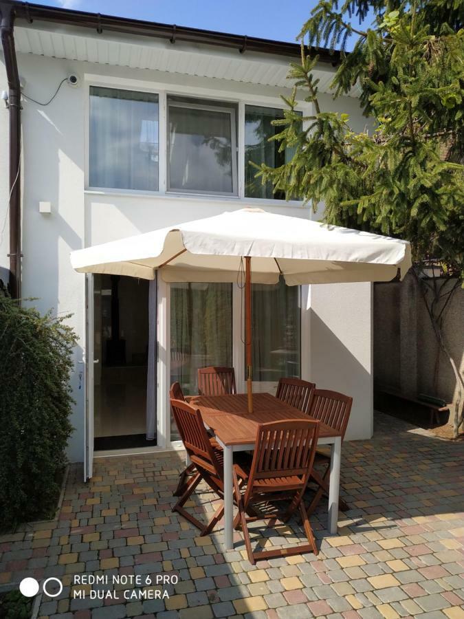 Guest House Butterfly Wing Odessa Ngoại thất bức ảnh