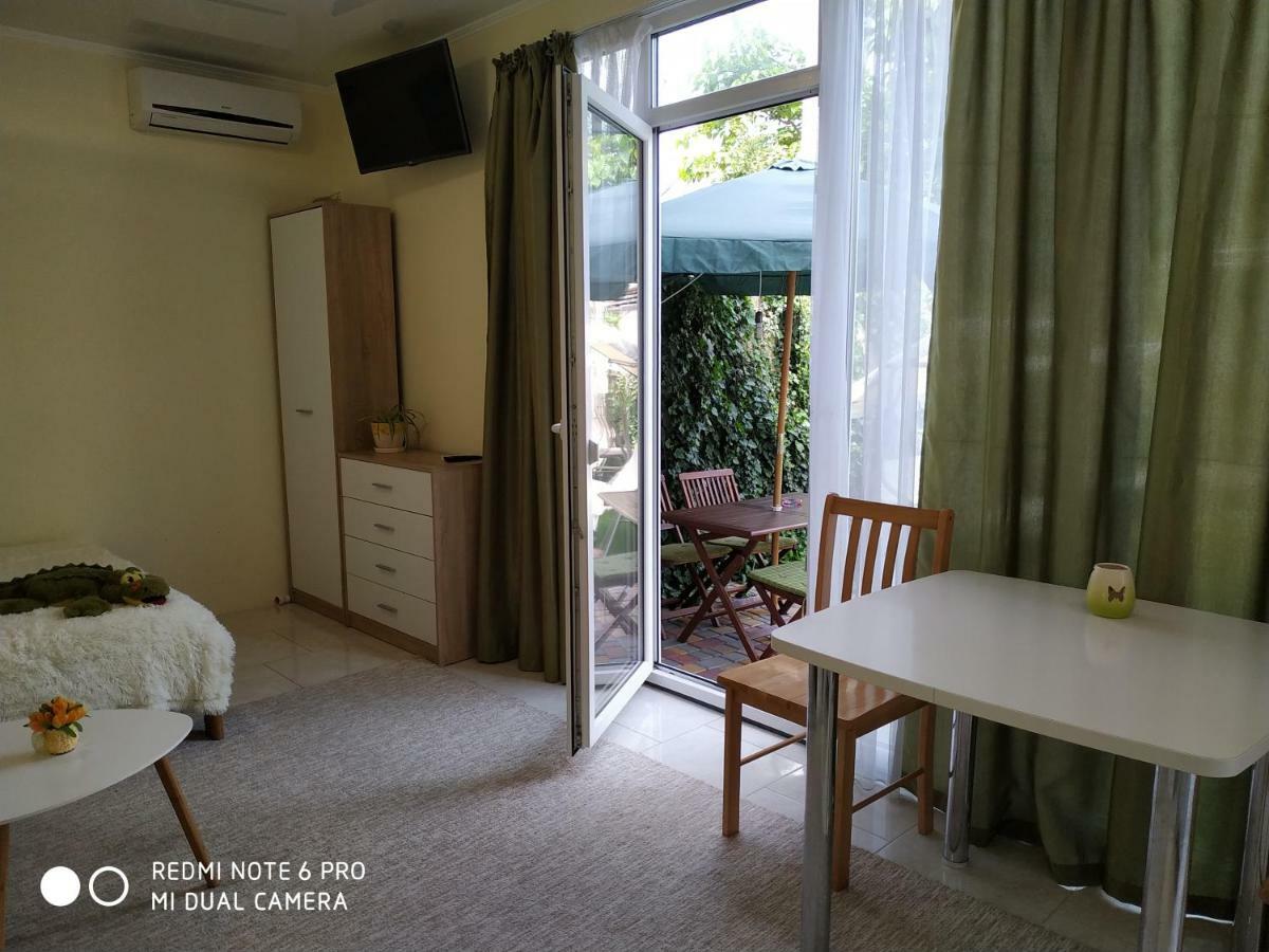 Guest House Butterfly Wing Odessa Ngoại thất bức ảnh