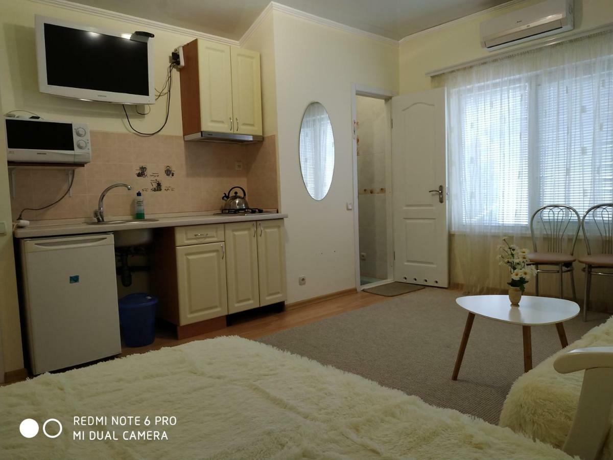 Guest House Butterfly Wing Odessa Ngoại thất bức ảnh