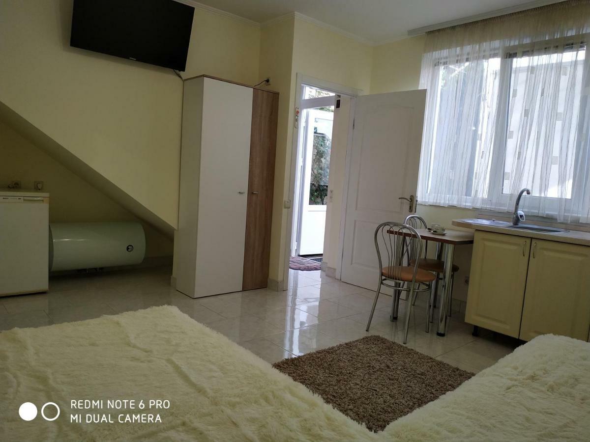 Guest House Butterfly Wing Odessa Ngoại thất bức ảnh