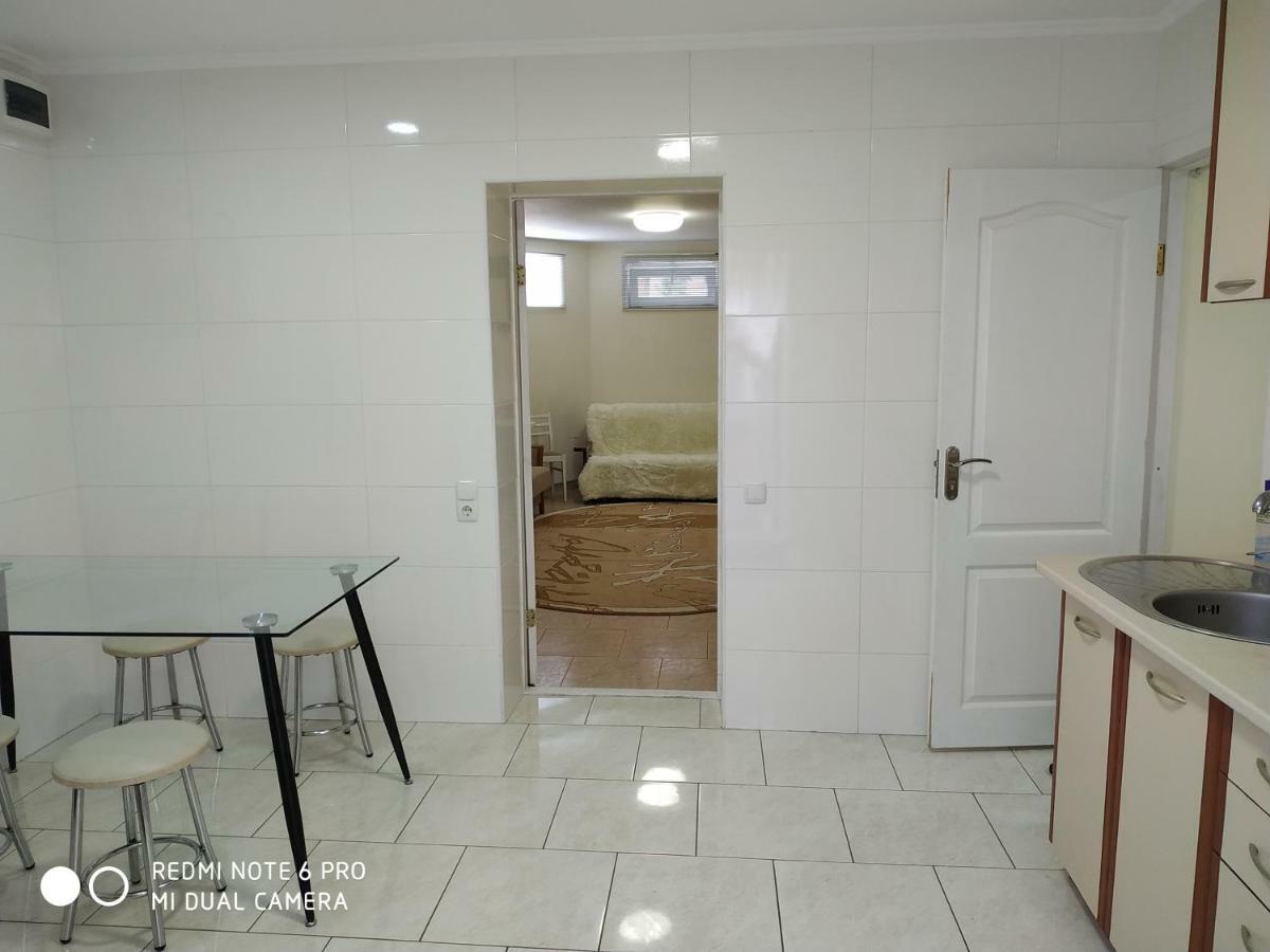 Guest House Butterfly Wing Odessa Ngoại thất bức ảnh